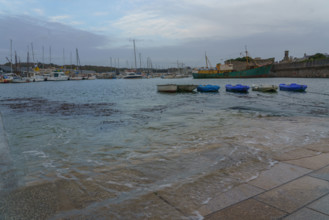 france region Bretagne, Finistère sud, Concarneau, grandes marées, le port et la ville close