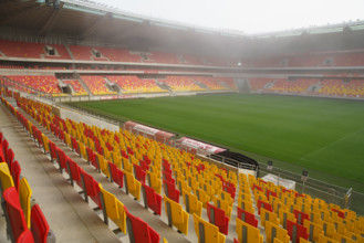 rance, région pays de la loire, sarthe, le Mans, stade Marie Marvingt, sièges jaunes et rouges.