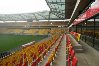 rance, région pays de la loire, sarthe, le Mans, stade Marie Marvingt, sièges jaunes et rouges.