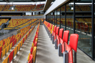 rance, région pays de la loire, sarthe, le Mans, stade Marie Marvingt, sièges jaunes et rouges.