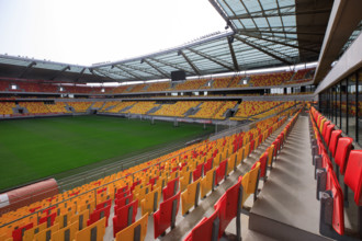 rance, région pays de la loire, sarthe, le Mans, stade Marie Marvingt, sièges jaunes et rouges.