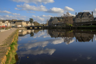 FRance, région Bretagne, Côtes d'Armor, lannion, quai d aiguillon, le Leguer