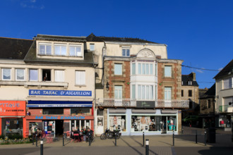 FRance, région Bretagne, Côtes d'Armor, lannion, quai d aiguillon, le Leguer