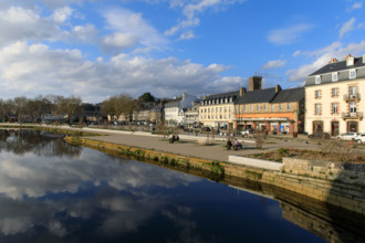 FRance, région Bretagne, Côtes d'Armor, lannion, quai d aiguillon, le Leguer