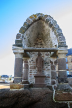 france, région Bretagne, Côtes d'Armor, côte de granit rose, Ploumanac'h, les rochers, oratoire