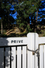 france, région Bretagne, Côtes d'Armor, côte de granit rose, Ploumanac'h, les rochers? propriété