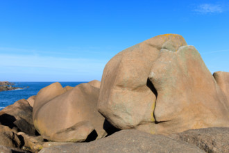 france, région Bretagne, Côtes d'Armor, côte de granit rose, Ploumanac'h, les rochers