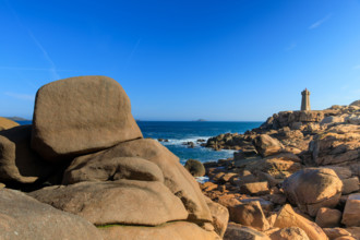 france, région Bretagne, Côtes d'Armor, côte de granit rose, Ploumanac'h, les rochers