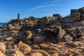 france, région Bretagne, Côtes d'Armor, côte de granit rose, Ploumanac'h, les rochers