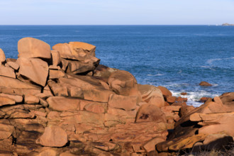 france, région Bretagne, Côtes d'Armor, côte de granit rose, Ploumanac'h, les rochers