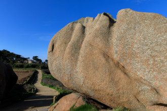 france, région Bretagne, Côtes d'Armor, côte de granit rose, Ploumanac'h, les rochers