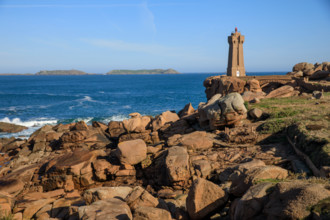 france, région Bretagne, Côtes d'Armor, côte de granit rose, Ploumanac'h, les rochers
