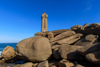 france, région Bretagne, Côtes d'Armor, côte de granit rose, Ploumanac'h, les rochers