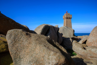 france, région Bretagne, Côtes d'Armor, côte de granit rose, Ploumanac'h, les rochers