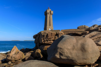france, région Bretagne, Côtes d'Armor, côte de granit rose, Ploumanac'h, les rochers