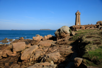 france, région Bretagne, Côtes d'Armor, côte de granit rose, Ploumanac'h, les rochers