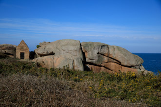france, région Bretagne, Côtes d'Armor, côte de granit rose, Ploumanac'h, les rochers