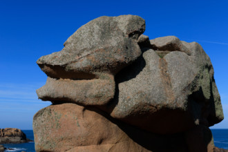france, région Bretagne, Côtes d'Armor, côte de granit rose, Ploumanac'h, les rochers