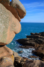 france, région Bretagne, Côtes d'Armor, côte de granit rose, Ploumanac'h, les rochers