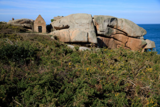 france, région Bretagne, Côtes d'Armor, côte de granit rose, Ploumanac'h, les rochers