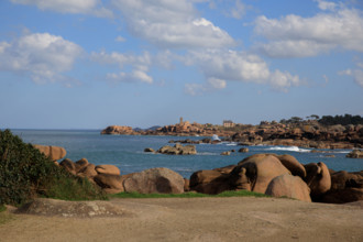 france, région Bretagne, Côtes d'Armor, côte de granit rose, Trégastel,, presqu'ile Renote,
