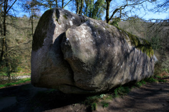 FRance, région Bretagne, Finistère, Huelgoat, les rochers, cahos de huelgoat, la roche tremblante,