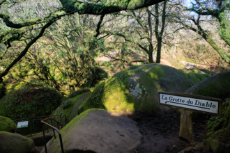 FRance, région Bretagne, Finistère, Huelgoat, les rochers, cahos de huelgoat, la grotte du Diable