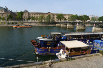 Quais de Seine à Paris, France