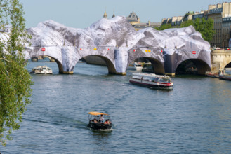 Oeuvre "La Caverne du Pont Neuf", par JR