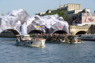 Oeuvre "La Caverne du Pont Neuf", par JR