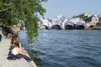 Oeuvre "La Caverne du Pont Neuf", par JR