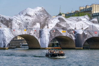 Oeuvre "La Caverne du Pont Neuf", par JR