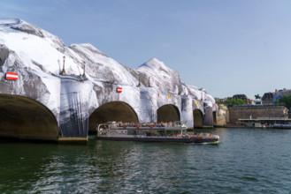 Oeuvre "La Caverne du Pont Neuf", par JR