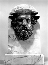 Tête en bronze - Dieu fluvial cornu - 2ème siècle avant JC -