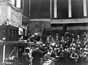 Jaurès with the platform of the Room -