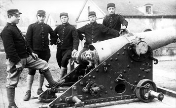 Artillerymen posing in front of a cannon