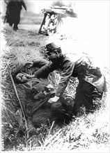 Bataille de la Marne - Soldat secourant un blessé