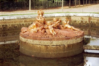 Park of Versailles:  one of the basins of the thickets:  the basin of Flora.