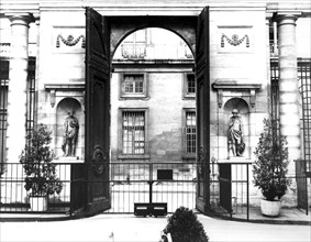 Hôtel de Talleyrand, devenu ambassade des Etats-Unis, à Paris