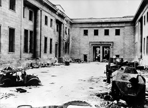 Guerre 39-45. Berlin : le bunker d'Hitler après sa prise.