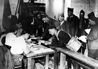 Des prisonniers de guerre (français) rentrent en France. 1941