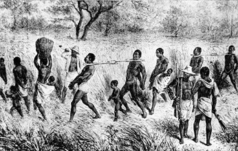 Colonne d'esclaves noirs enchaînés