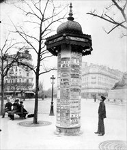 Paris (1898-1900).  Column of posting places Denfert-Rochereau.
