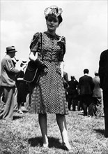 Mode:  L'elegance at the races.  1941,