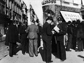 Paris 1939 : La police recherche des espions.