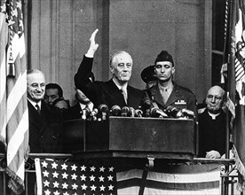 Novembre 1944. Etats-Unis. Roosevelt est réélu président.