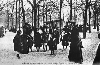 1900.  Everyday life in Paris:  plays of the children to Tuileries.