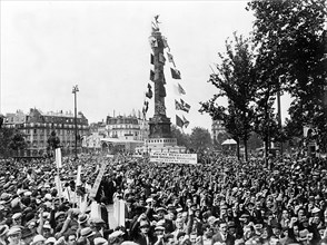 Manifestation du Front Populaire place de la Bastille