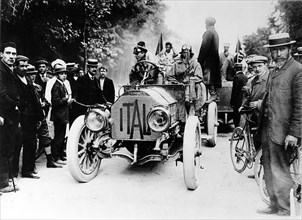 1927. The Peking-Paris race. The arrival of Borghèse in Paris.