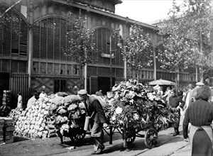 September 1939.  Markets of Paris.